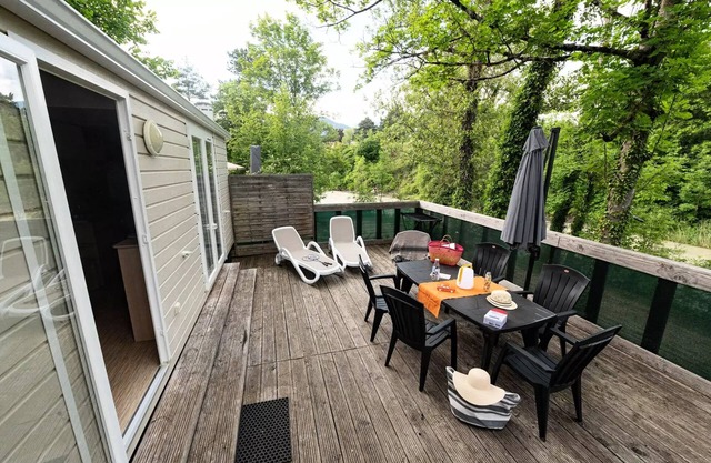 Flower Camping la Pinède * - Mobile home Premium Riviera 28m2 near river- 2 bedrooms + Terrace with umbrella - 4 people