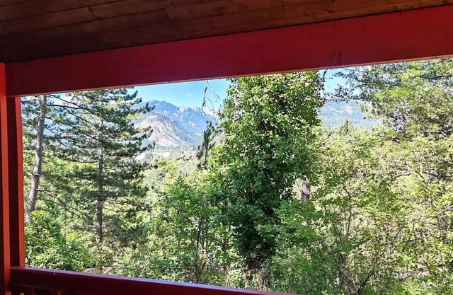 Flower Camping la Pinède * - Chalet Standard Cabane mezzanine 25m2 - 1 bedroom + covered terrace - 5 to 7 people - 5 pers. included in the tariff