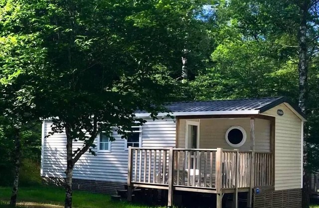 Flower Camping La Plage * - Mobile home Standard 27 m2 (2 bedrooms) + TV with an integrated terrace semi-covered 7m2 4 people