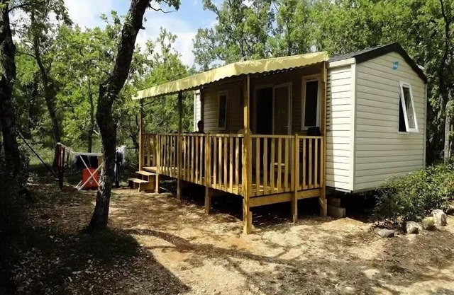 Flower Camping le Epi Bleu * - Mobile home Comfort + 26m2 (2 bedrooms) + covered terrace 10m2 4 to 5 people - 4 pers. included in the tariff