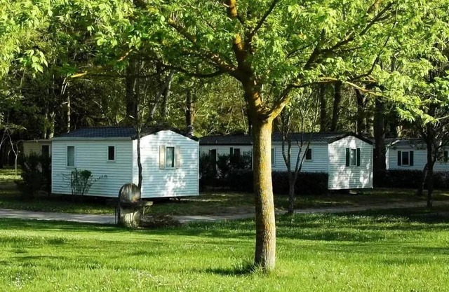 Flower Camping Saint Lambert * - Mobile home Standard 19m2 2 bedrooms - Semi-covered terrace 4 people