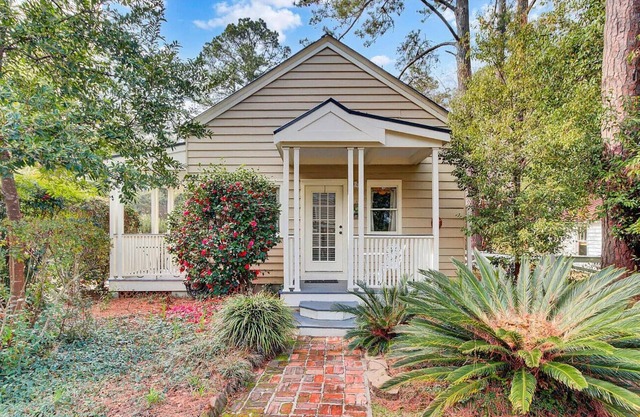 Flower Town Cottage