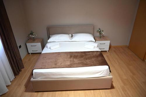 Fly Rooms