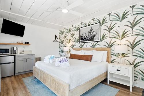 Folliday Inn - The Torpedo - Room 22