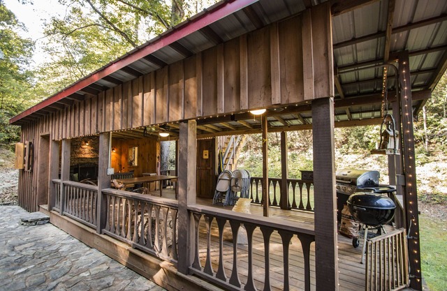 Fontana Lake Cabin w/Private Dock , Fishing Pond, Huge Covered Porch & 50+ Acre