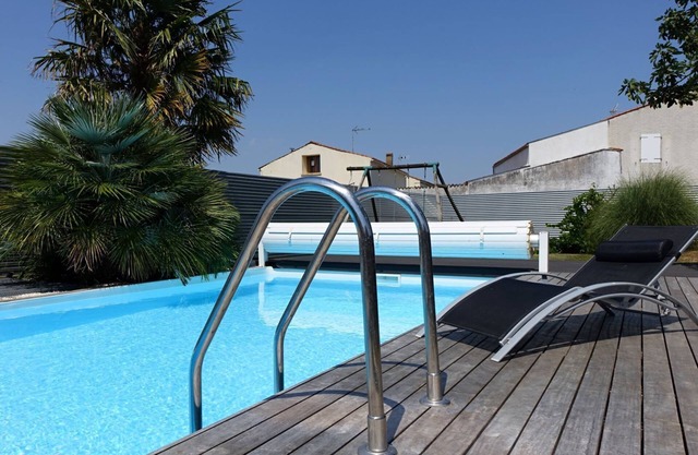 For rent: house with heated pool – 4 to 5 people – Near La Rochelle