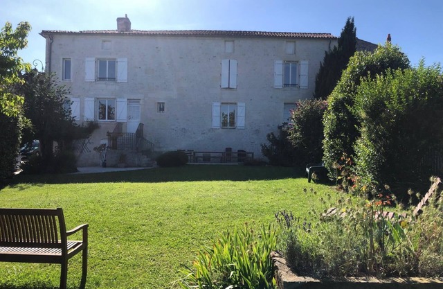 For you, a superb mansion in Charente