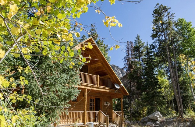 Forest Creek Cabin- Beautiful Mountain Getaway!