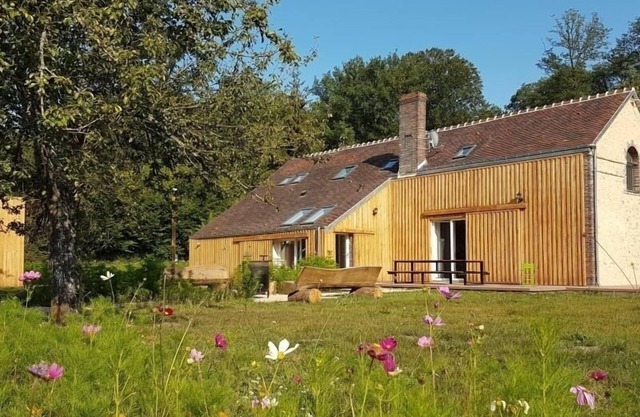 Forest Retreat with Games, Fireplace & BBQ - Ideal for Families and Groups