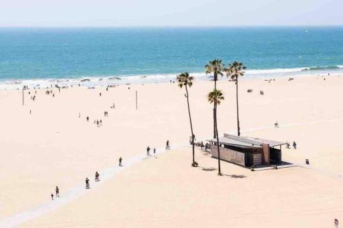 Fortuna-Seaside Retreat in Santa Monica, steps to the beach, free parking