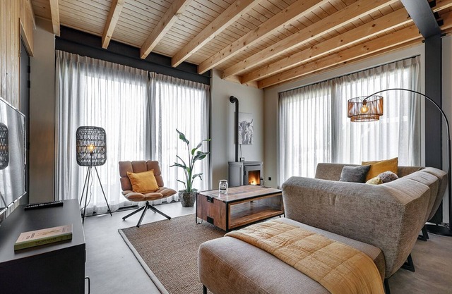 Four-bedroom lodge in a natural and rural style with sweeping views