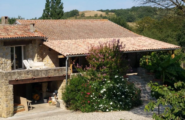 Four independent cottages in an old farmhouse with swimming pool - "Bourgogne"