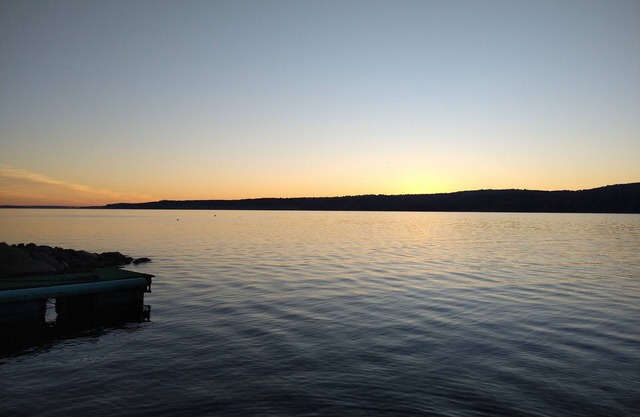 Four-Season Retreat by the Lake; pet friendly!