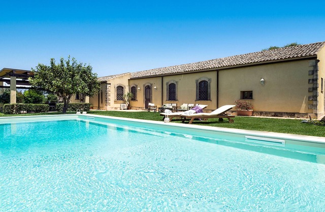Four Seasons Villa in Syracuse, Sicily