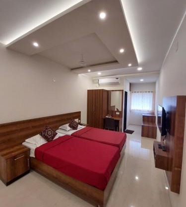 FOUR SQUARE COMFORTS