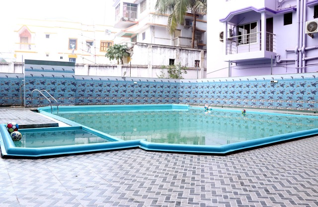 Four Square Holidayz