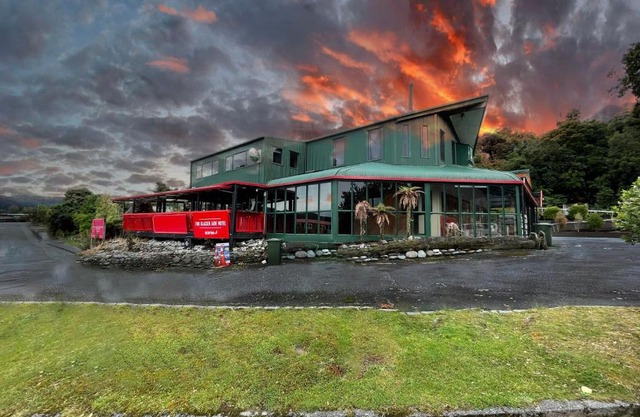 Fox Glacier Jade Hotel