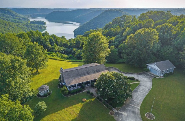 Fox Hill Cabin - Retreat at Center Hill Lake