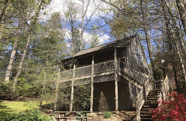 Fox's Den. Convenient to Gatlinburg and RTSW. Clean and Cozy, 2 bd 2 ba sleeps 6