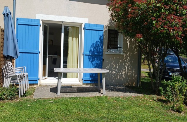 Charmante Résidence au Pied du Plateau de L'aubrac Saint Geniez D'olt 2 Piscine