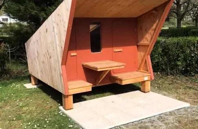 Berghütte 4m2 + Bettdecke und Kissen (ohne Sanitär) 2 Personen