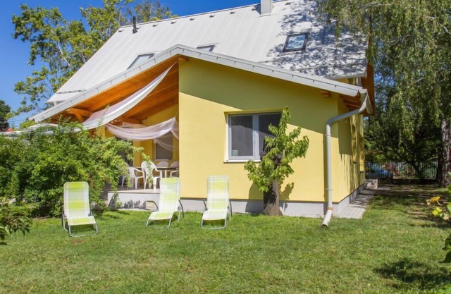 Francois by Interhome