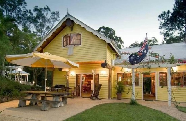 Frangipani House ... special birthdays, family fun, bush retreats, celebrations