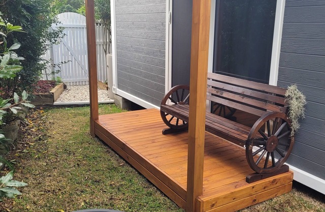 Frankie Manor is a unique pet friendly Tiny home located in Waratah.