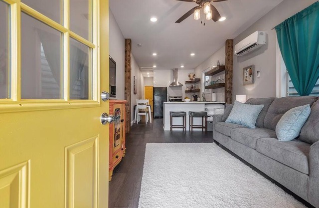Franks Farmhouse Shotgun style apt in Ybor City