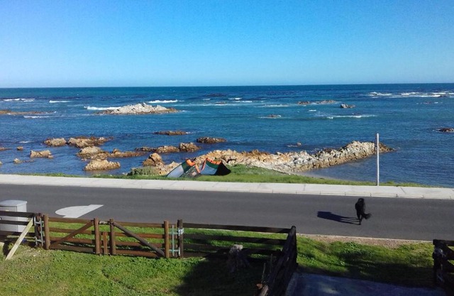 Franskraal-Bit of Salt-Rustic Family Beach House-From R1650 per night, sleeps 6,min 2 nights