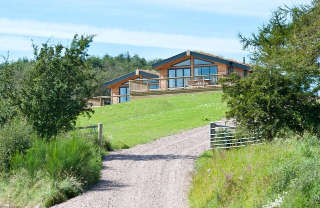 Frazer - a with access ramp that sleeps 6 guests in 3 bedrooms