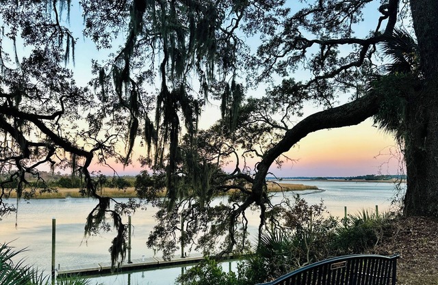 FREE Bikes & Stroll to Marina: The Shrimp Boat Couples Retreat, 5 Min to Sav