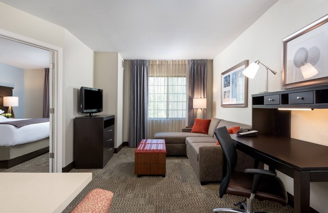 Free Breakfast, Airport Shuttle, Great Location!