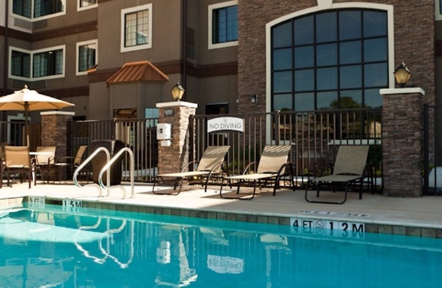 Free Breakfast Buffet + Outdoor Pool | Modern Studio