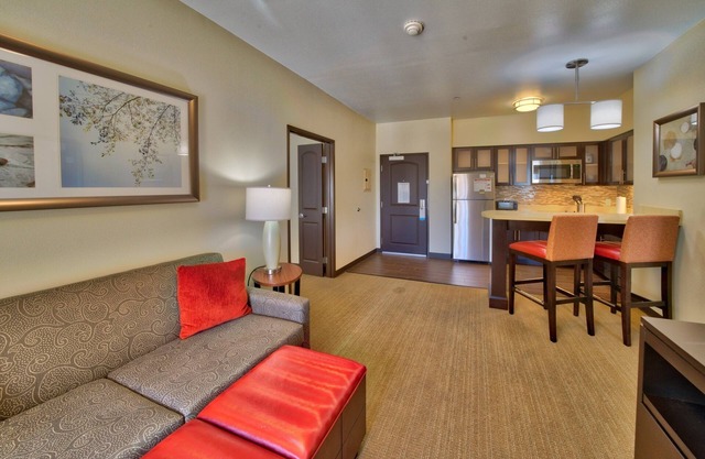 Free Breakfast Buffet. Short Drive to Texas Tech University.