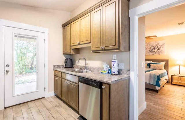 Freedom's cozy 2B/2B beach house. Pet friendly! Big yard! Close to everything!