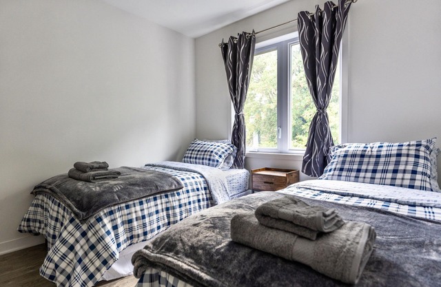 FreeParking Condo 2BRs 4beds AC Wi-Fi Smart TV