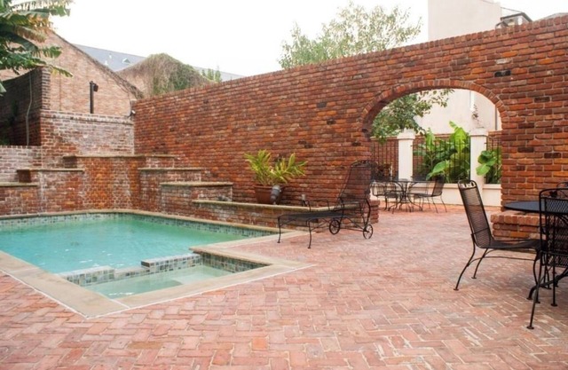 French Quarter Garden Hideaway – New Orleans Charm + Quiet Courtyard Stay