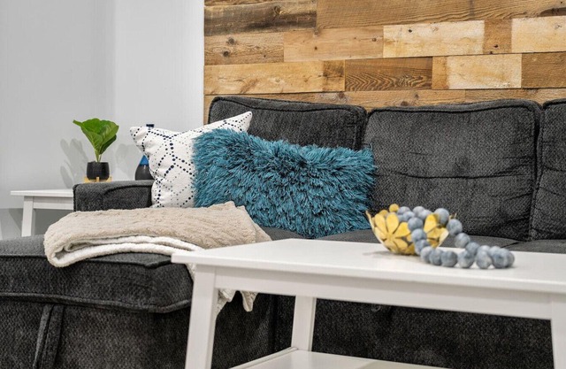 Fresh Escape | Dog-Friendly | Close to Parks/Seton