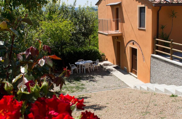 Friendly Quiet Rustic 6/8 Sleeps Apt Near Woods