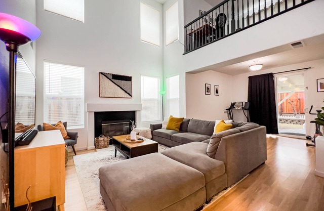 Friends, Family & Dog Stay in Monterey Peninsula with AC & Grill
