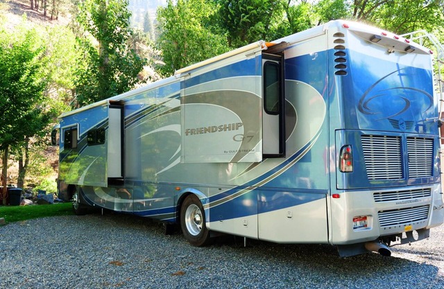 Friendship - Luxury Motorhome by the River