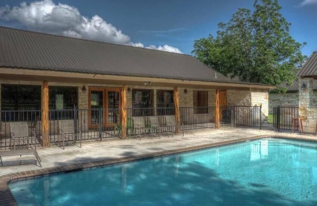 Frio Pecan Farm House 26