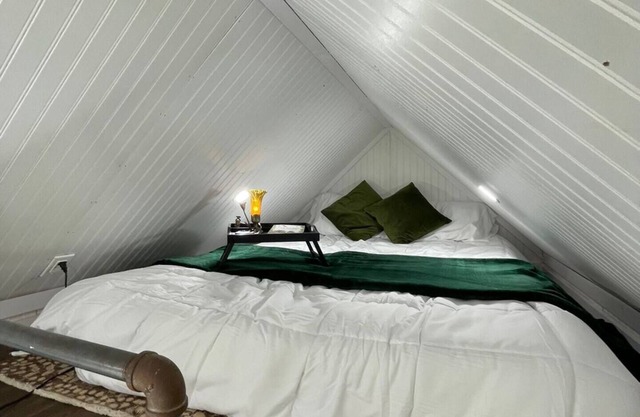 ~ Frog & Toads Cozy Cove ~ A tiny home with a big personality!