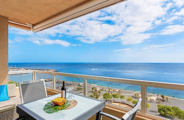 Frontline Beach Apartment with Terrace