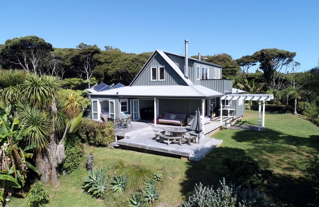 Frosty's Retreat - Great Barrier Island Home