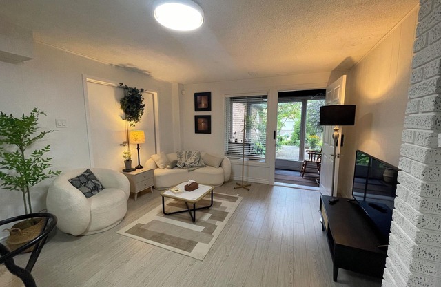 Full floor 2 bedroom suite at Thornhill