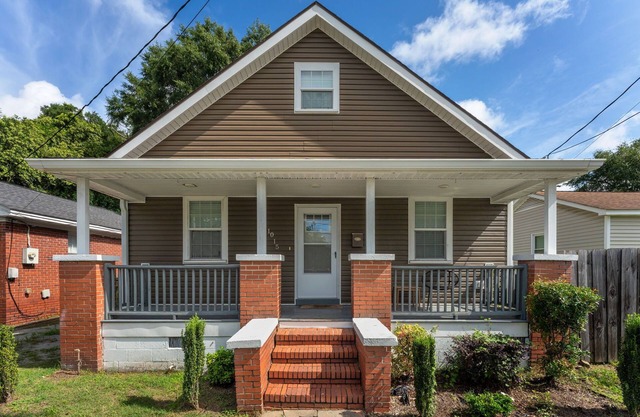 Full Home, Spacious, Bright & Charming 3BR/2BA Soda Pop Cottage in Wilmington