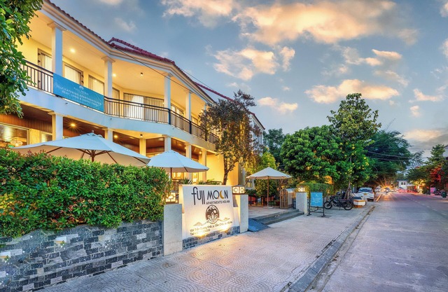 Full Moon Apartments