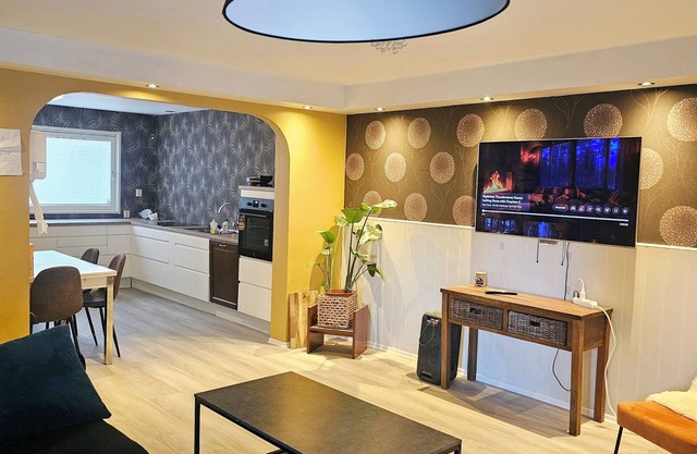 Full Privacy Townhome with WiFi in Oslo